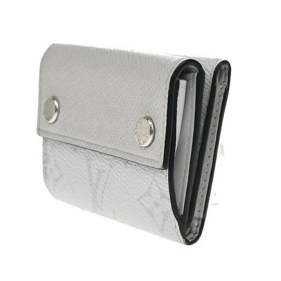 LOUIS VUITTON Discovery Compact Wallet Taigarama Leather Gray M67621 32KB110 - Picture 2 of 11